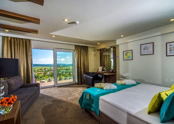 Castellum 4* Hollókő